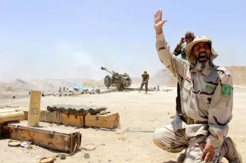 Uomini delle milizie Badr impegnati contro l'Isis a Saqlawiyah, a nord di Ramadi