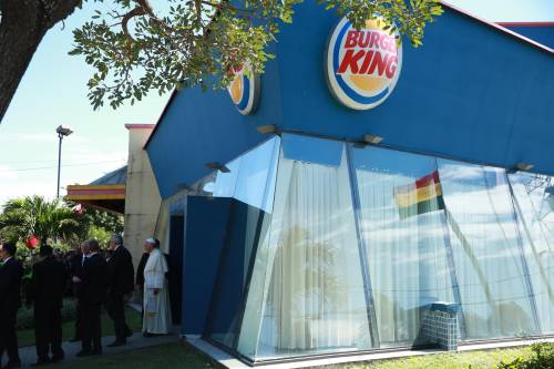 Il Papa si è cambiato al Burger King