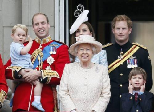 George chiama la regina Elisabetta "nonnina"