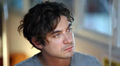 Scamarcio contro lo ztl a Napoli: "Deve rimanere un bordello"