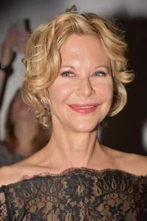 Meg Ryan si fa rivedere in pubblico dopo mesi: il volto stravolto dai ritocchini