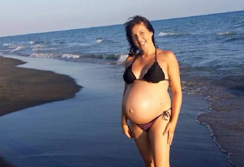 Pamela Petrarolo: selfie con pancione e bikini, a giorni il parto