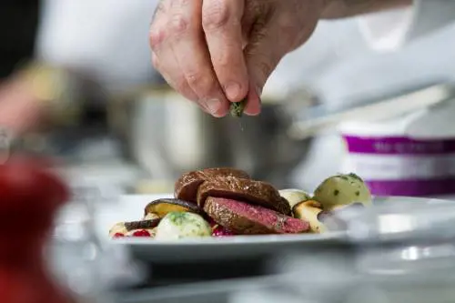 Con chefbooking il cuoco arriva a casa via web