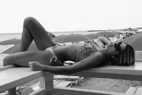 Maddalena Corvaglia, il bikini più esplosivo del Salento