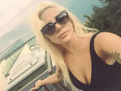 Lady Gaga, nude look bollente verso Perugia