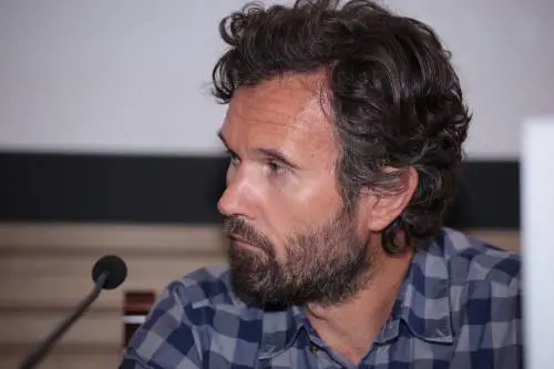 Blitz di un gruppo vegano contro Cracco. "Assassino, cucini animali"