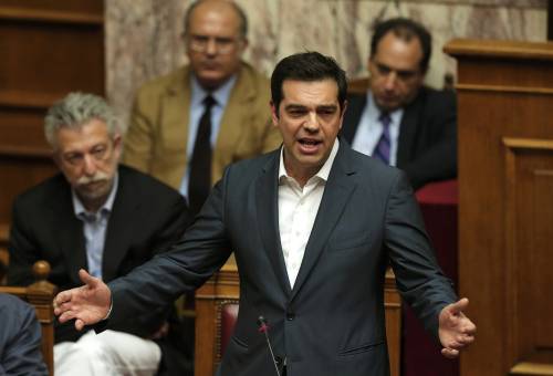 Il Parlamento greco approva il terzo piano di salvataggio