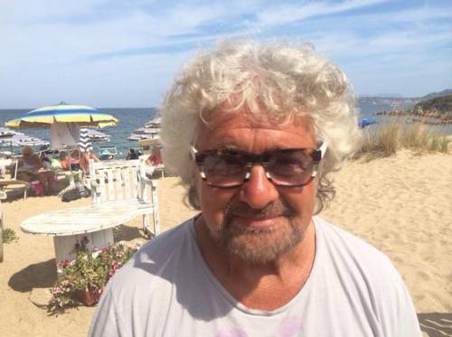 Grillo, intervista al Financial Times nel golf club in Costa Smeralda: "Qui vedo il mondo meno cupo"