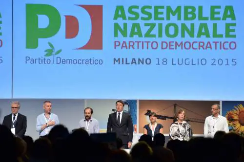 Gufi in picchiata su Renzi: "Riprediamoci il Pd"
