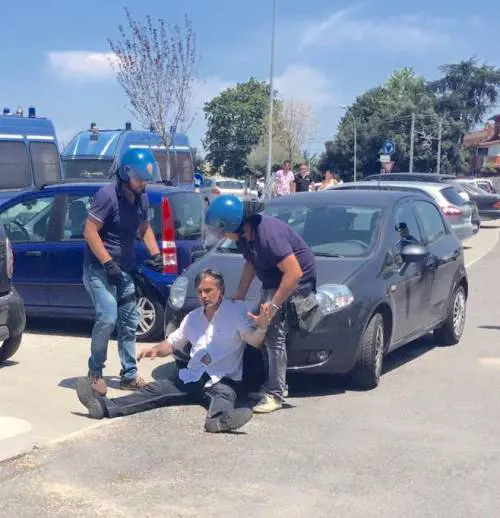 "Arrestato per aver difeso delle 70enni"
