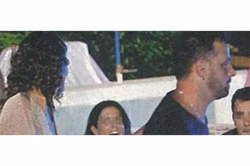 Chicco Nalli, il marito di Tina Cipollari, pizzicato a ballare con l’ex di Raoul Bova  