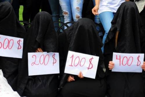 Isis, il racconto choc di tre ragazze: "Ci violentavano cinque volte al giorno"