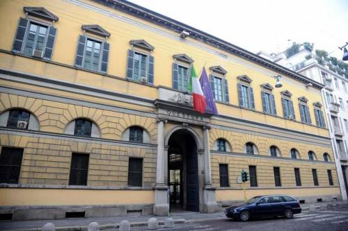 Milano, ragazzo si lancia dalla finestra della Questura: morto sul colpo