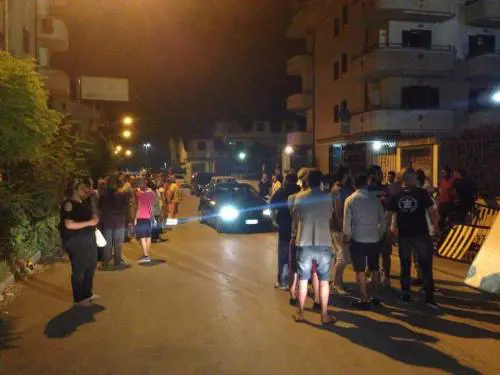 Anche Acerra in rivolta contro i profughi: residenti cacciano immigrati