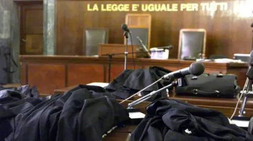 "Corona è estraneo a quella vicenda". Il condannato per tentato furto è un omonimo