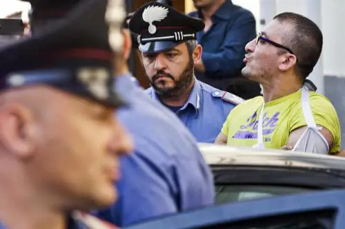 Arrestato boss Cimmino ​tra gli applausi dei familiari