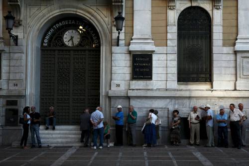 Grecia, code alla National Bank riaperta oggi