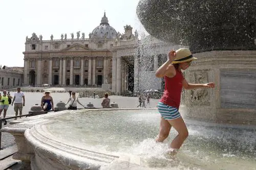 Caldo e afa, tra poco una tregua: arrivano i temporali