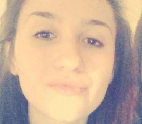 Ragazzo sgozzato, raffica di sms dall'albanese ad Ambera: "Lo ammazzo"