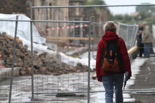 Pompei, uomo armato di coltello prende turisti in ostaggio al ristorante