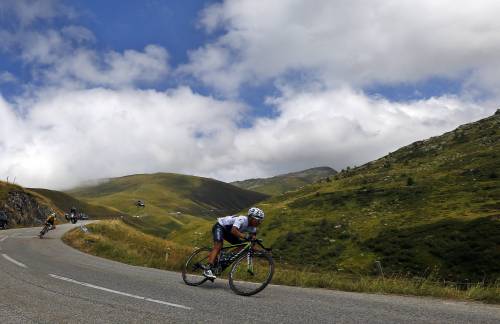 Nairo Quintana impegnato nella tappa dell'Alpe d'Huez