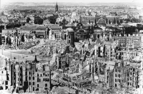 Le macerie di Dresda dopo il bombardamento
