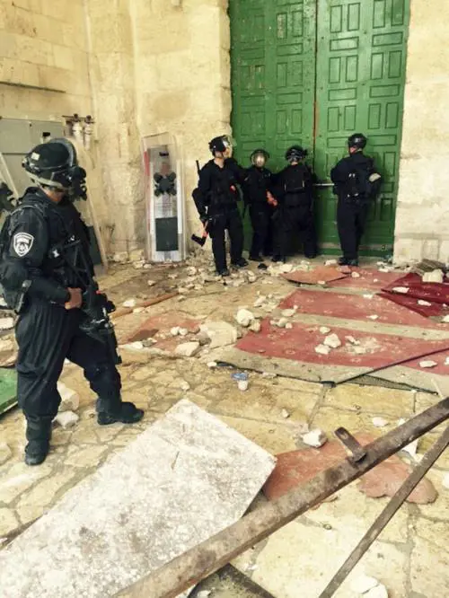 Scontri alla spianata delle moschee, Hamas lancia "giorno della collera"