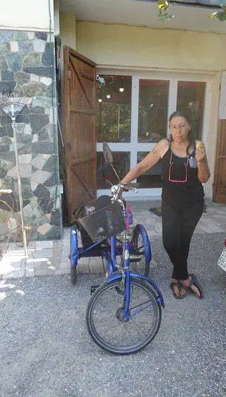 Albenga, la denuncia di una donna invalida: "Io dormo per strada, i profughi in hotel"