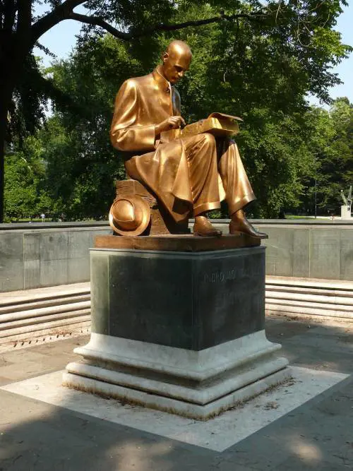 Pd ai giardini Montanelli. È caos