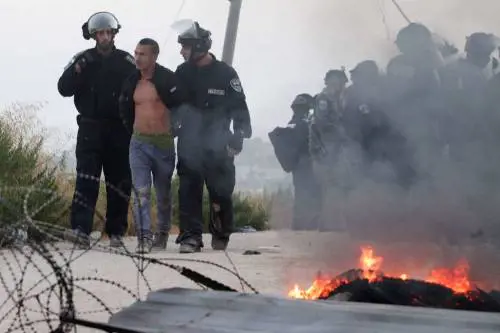 Israele, bagarre sugli insediamenti. Approvati trecento nuovi alloggi