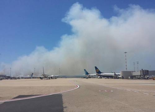 Fiumicino bloccato per un incendio