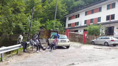 Schio, così il Comune ha mandato i profughi in villeggiatura