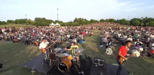 1000 musicisti per i Foo Fighters. Dave Grohl: "Ci vediamo a Cesena"