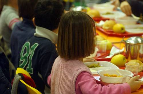 Macerata, città più "smart" d'Italia: la mensa dei figli si paga sul cellulare