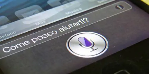 Bufera sulla versione italiana di Siri: la parola "gay" considerata un insulto