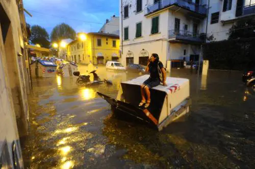 Nubifragio mette in ginocchio Firenze