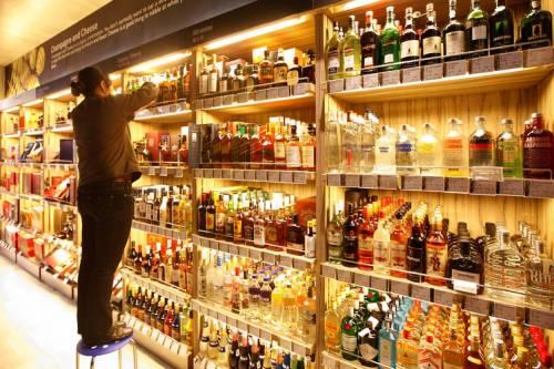 Cina, liquori finiscono sequestrati: nelle bottiglie c'era anche il viagra
