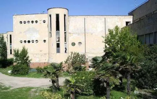 Addio colonie estive Ora sono soltanto  un rifugio di sbandati