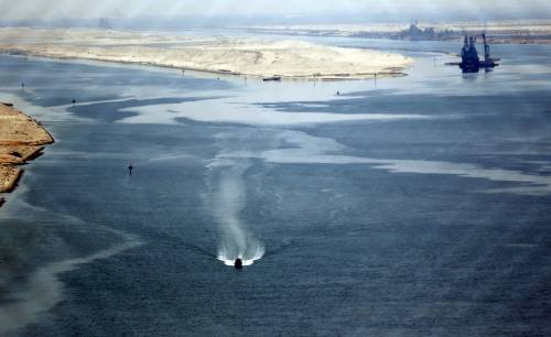 Vista dall'alto del "nuovo" canale di Suez