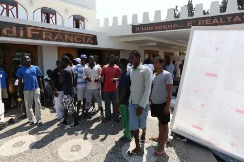Giugliano, i migranti protestano contro le condizioni di vita