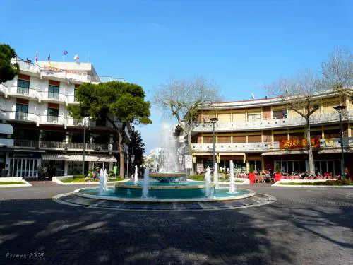 L'ultimo business di Lignano: il fatidico "sì" in riva al mare
