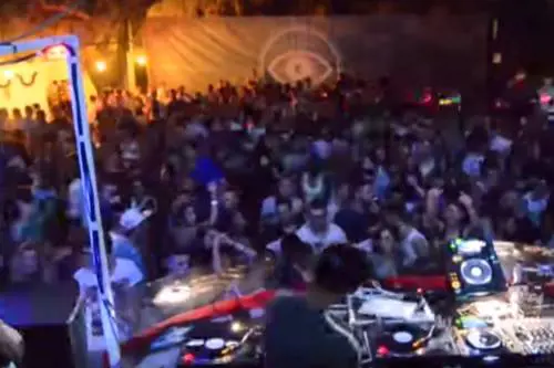 Pezzi di roccia sopra una discoteca. Muore giovane 27enne salernitano