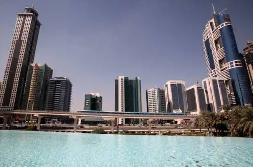 Dubai, lascia annegare la figlia. "Se i bagnini l'avessero toccata l'avrebbero disonorata"