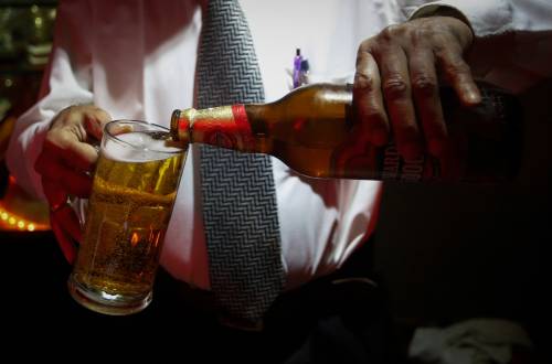 Vende birra a un 16enne: oltre 340 euro di multa al barista