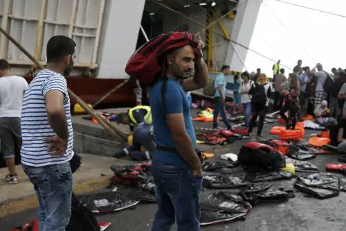 Immigrati, migliaia a Kos Traghetti centri d'accoglienza