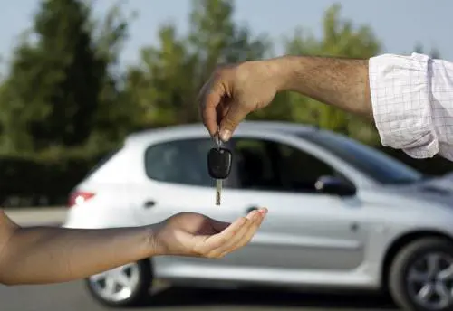 Cinque cose da sapere sul noleggio auto in vacanza