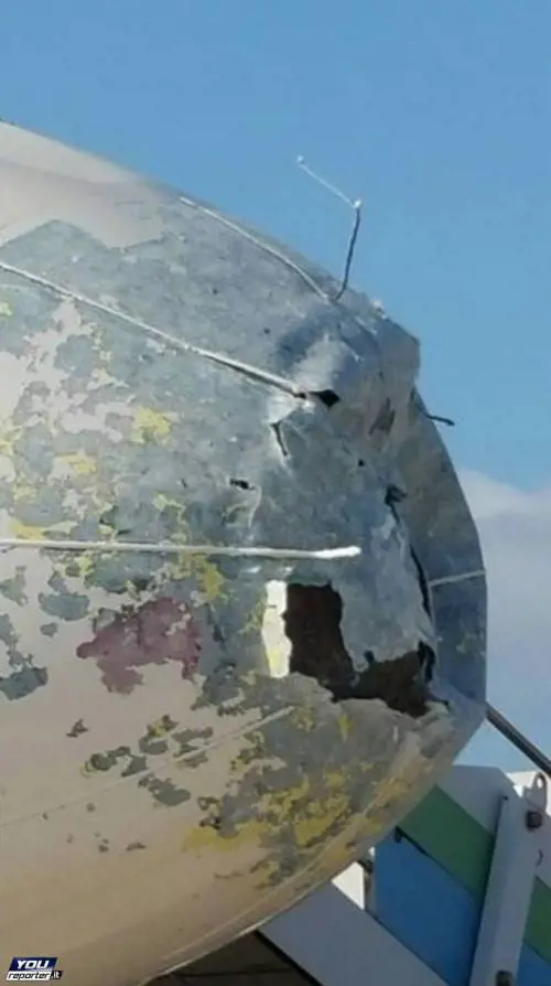 Ecco l'aereo Alitalia devastato dalla grandinata