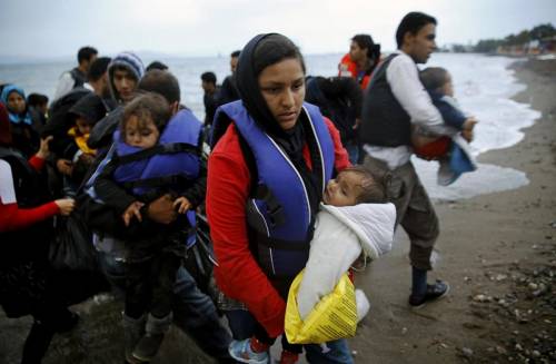 Vescovo ungherese: "Il Papa ha torto, i rifugiati vogliono invaderci"