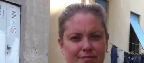 Azzurra, italiana senza casa e lavoro: "Profughi coccolati, io per strada"