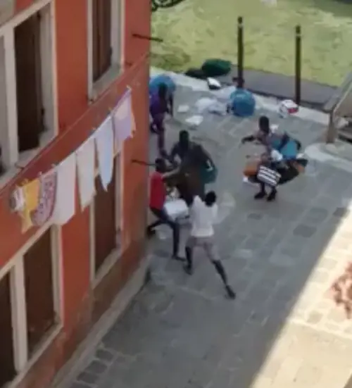 Venezia, rissa tra immigrati per il controllo del territorio